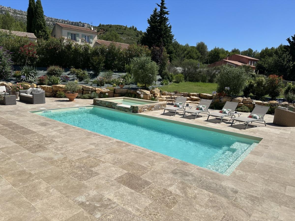 construction d'une piscine polyester en Corrèze