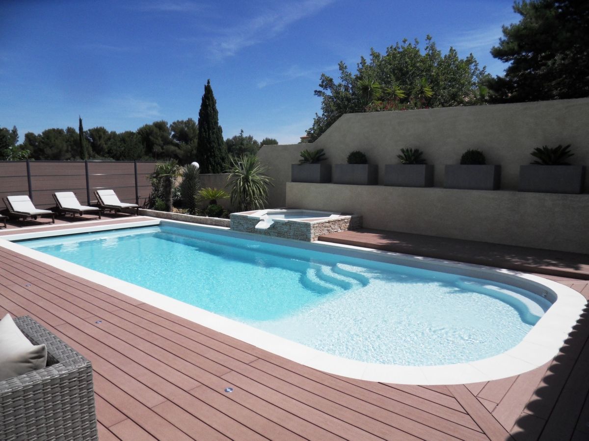 piscine en coque avec plage sur Brive